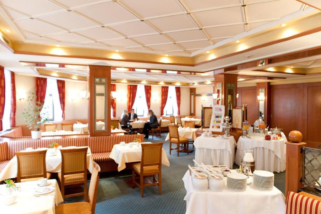 Hotel Weisses Ross Мариенберг Екстериор снимка