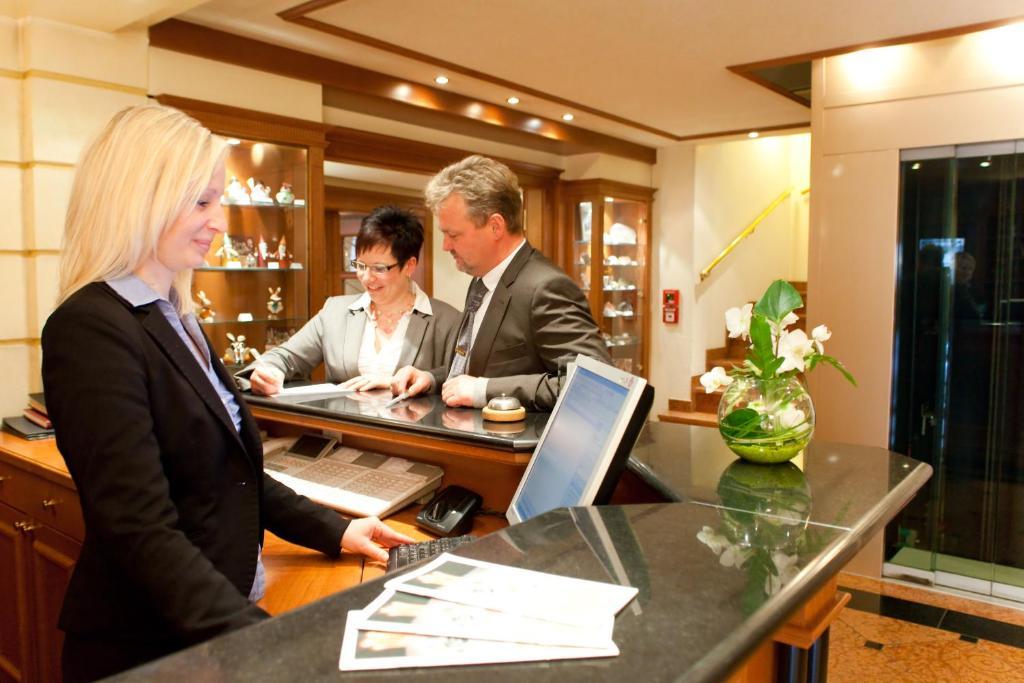 Hotel Weisses Ross Мариенберг Екстериор снимка