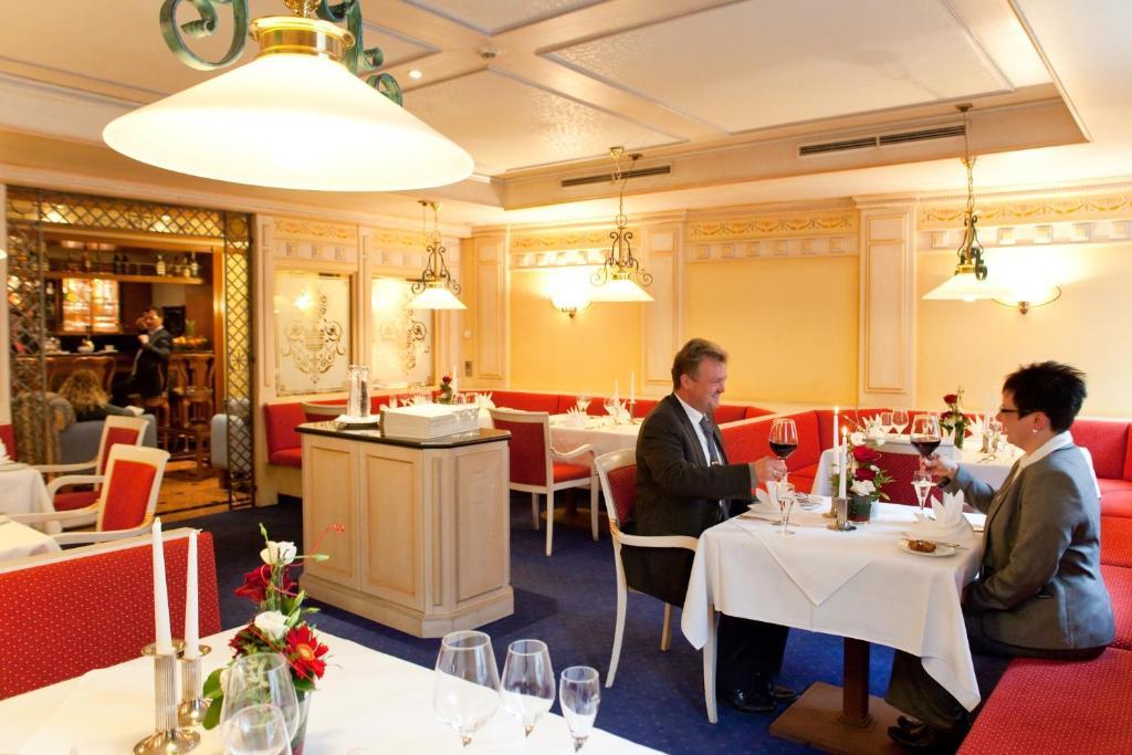 Hotel Weisses Ross Мариенберг Екстериор снимка