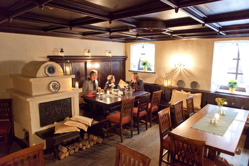 Hotel Weisses Ross Мариенберг Екстериор снимка