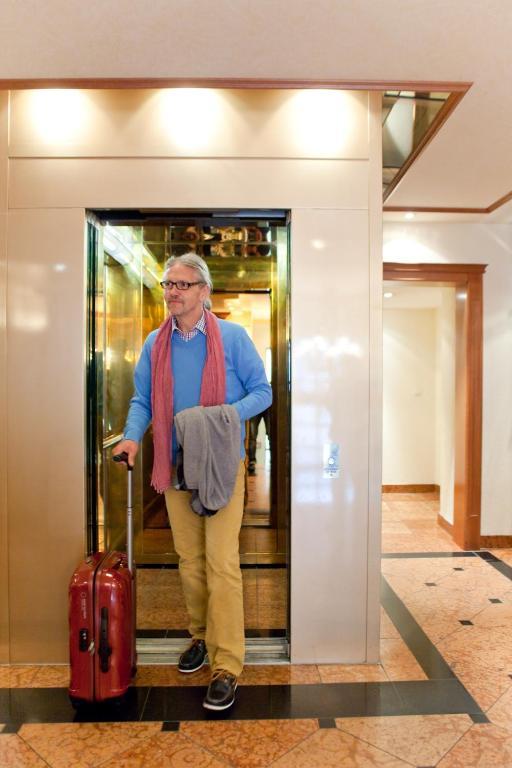 Hotel Weisses Ross Мариенберг Екстериор снимка